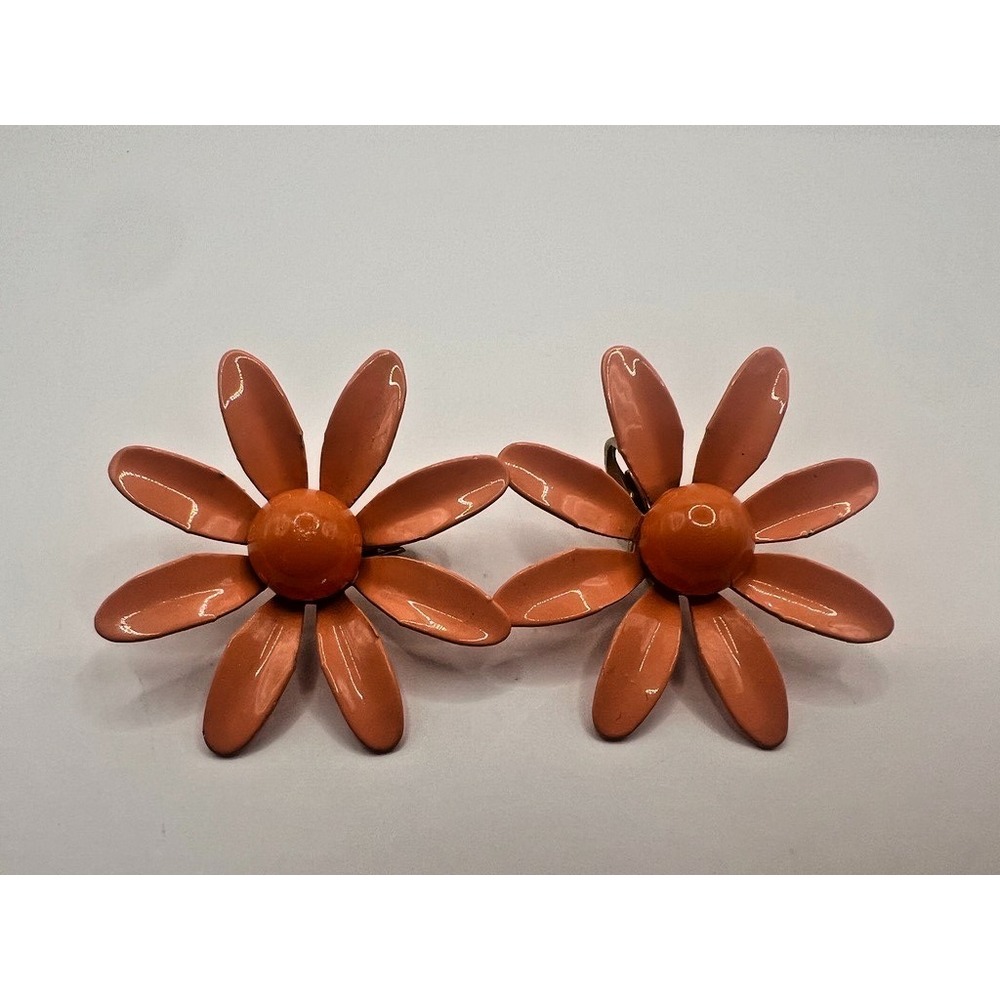 Vintage‎ Clip On Earrings Coral Peach Daisy 1960s Mod Flower Retro Statement MCM